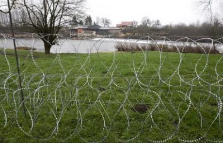 Sprašujemo kandidatke in kandidate: Vas moti žica na slovenski meji?