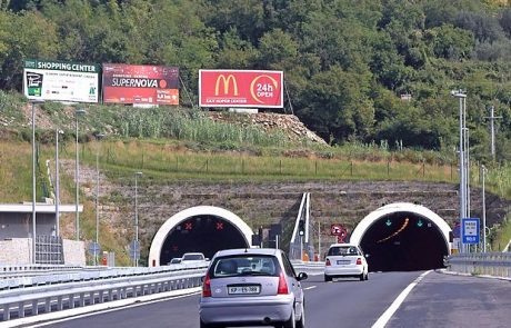 Trije bi preučili zamisel o lokalni vinjeti