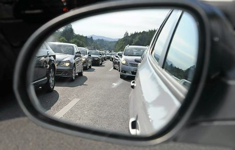 Hitra cesta Koper-Škofije zaradi prevrnjenega tovornjaka zaprta pri priključku Bertoki