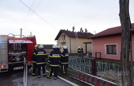 FOTO: Zagorelo ostrešje na hiši