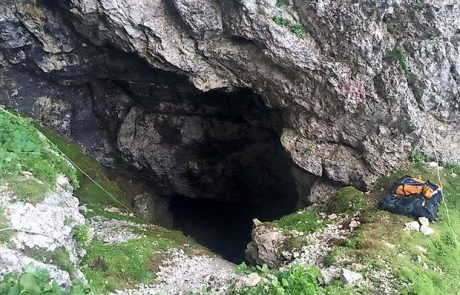 Angleškega jamarja so ponoči rešili iz jame Primadona