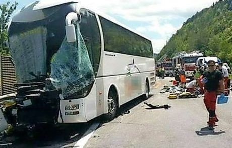 Avrigov avtobus silovito trčil v tovornjak v bližini Dunaja