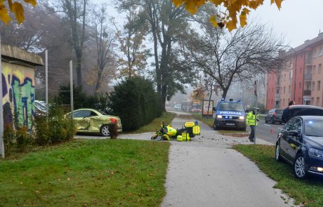 FOTO: Nujna vožnja motorista reševalca se je končala s hudimi poškodbami