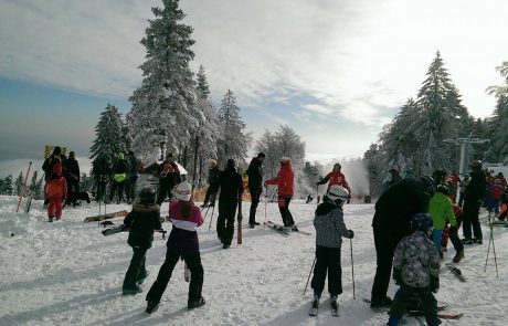 FOTO in VIDEO: Na Mariborskem Pohorju mrgoli smučarjev