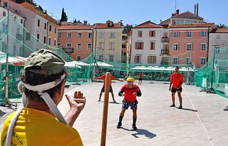 Golf je priletna odslužena gospa