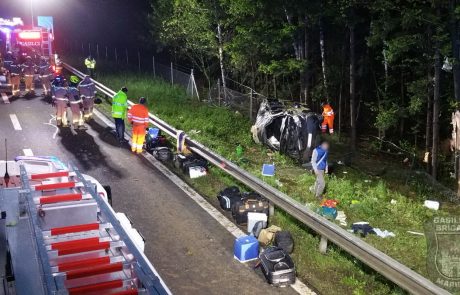 FOTO: Po nesreči šest oseb prepeljanih v UKC Maribor