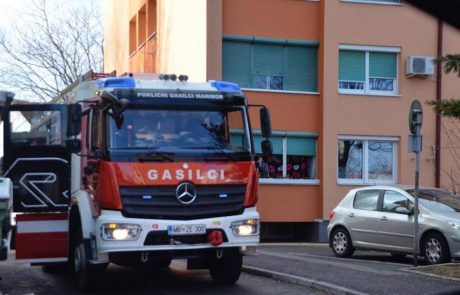 Požar v okolici Maribora uničil gradbeni stroj