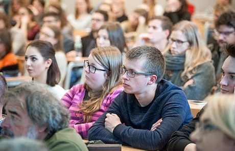 Humanistika in Famnit bosta pol prazna