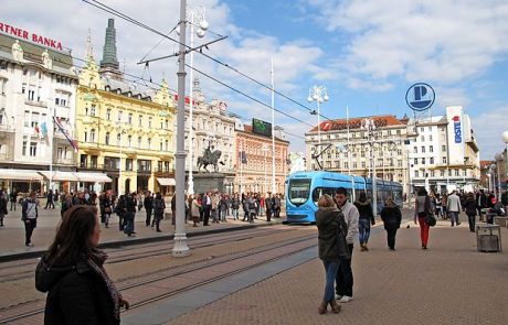 Protesti proti Uberju: hrvaški taksisti zaprli ceste do letališč