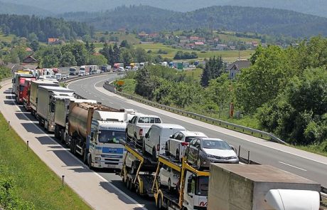 Promet na primorski avtocesti je ustavil eksploziv