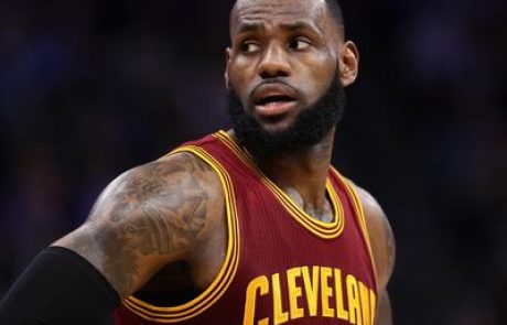 LeBron James uničil New York Knicks, Vujačić le minuto pod koši, poraz za Udrihove #video