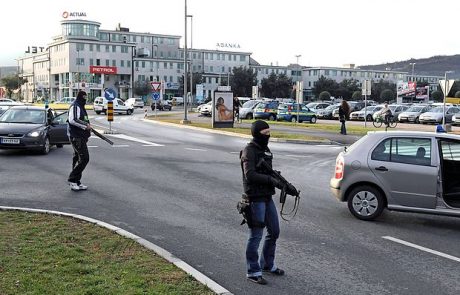 Policija se opremlja z orožjem