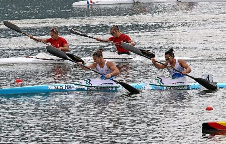 Špela in Anja sta se navadili na medalje