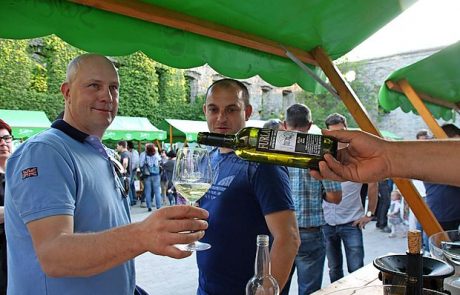 Festival vina zelen tokrat prvič v Vipavskem Križu (foto)