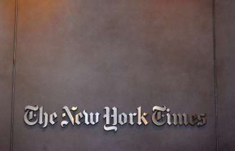 New York Times na naslovnici objavil imena tisoč žrtev novega koronavirusa