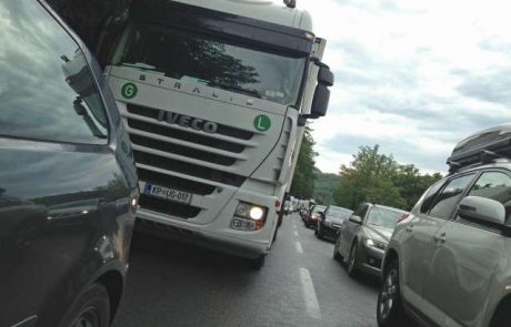 S pametnimi ukrepi bi s slovenskih cest lahko odstranili deset tisoče vozil dnevno