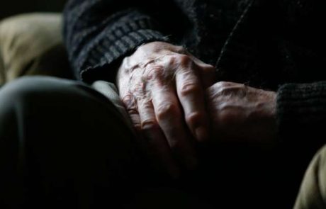 Ob mednardnem dnevu človekovih pravic: Diskriminacija zaradi starosti in socialna izolacija v domovih za ostarele je nesprejemljiva!