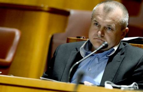 Ustavno sodišče zadržalo izvajanje parlamentarne preiskave v zadevi Kangler tudi glede tožilcev