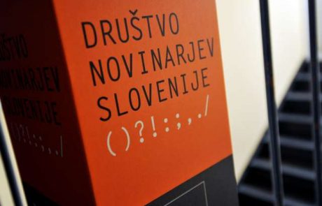 Društvo novinarjev Slovenije opozarja: Ukom želi s finančnimi pritiski destabilizirati STA