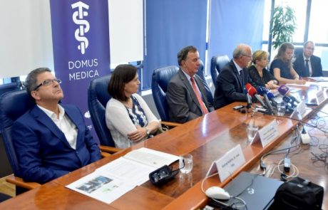 Zdravniška zbornica o tragediji v Izoli: Ministrica nosi najmanj objektivno odgovornost za ta dogodek, ki je posledica predlogih čakalnih dob