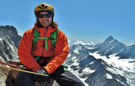 V plazu v Mont Blancu umrl 34-letni vrhunski slovenski alpinist Domen Kastelic