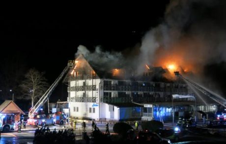 Požar v Hotelu Jezero pogasili, vzrok še ni znan