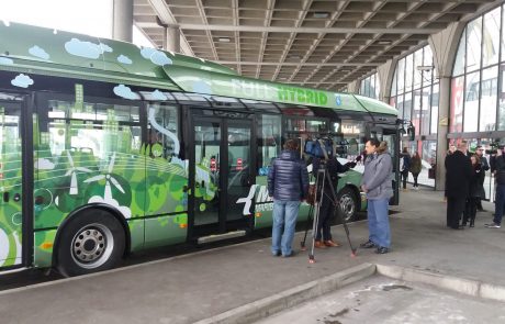 FOTO: V Mariboru bo po novem na redni liniji vozil hibridni avtobus