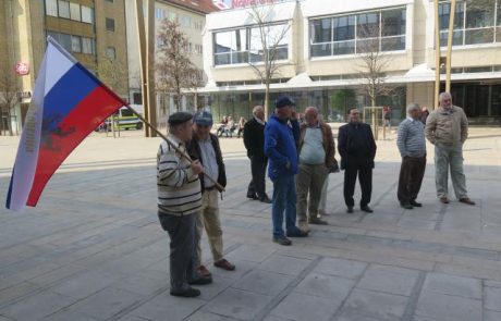 V Mariboru skupina starejših občanov protestirala proti beguncem