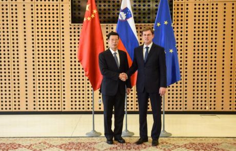 Premier Miro Cerar danes na delovnem obisku v Sloveniji gosti prvega podpredsednika kitajske vlade Zhanga Gaolija