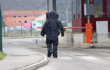 Zaradi lažnega bombnega preplaha na mejnem prehodu Dragonja pridržali 22-letnega Hrvata