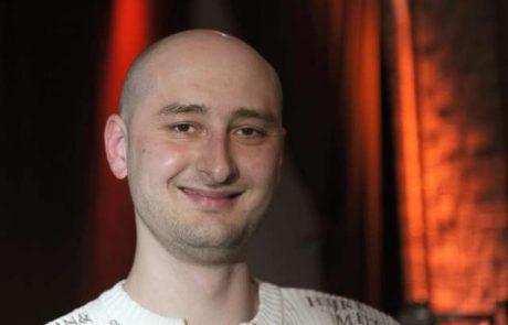 Ruski novinar, za katerega so mediji poročali, da je bil ubit v Kijevu, je živ in zdrav