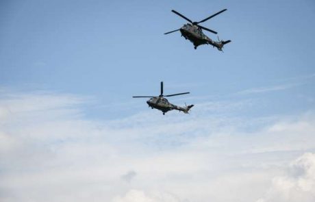 V nesreči hrvaškega vojaškega helikopterja blizu Šibenika umrl pilot, drugega pogrešajo