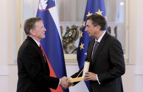 Pahor odlikoval ameriškega kongresnika Gosarja