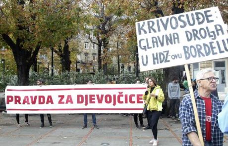 V hrvaških mestih protesti zaradi izpustitve osumljencev skupinskega posilstva v Zadru