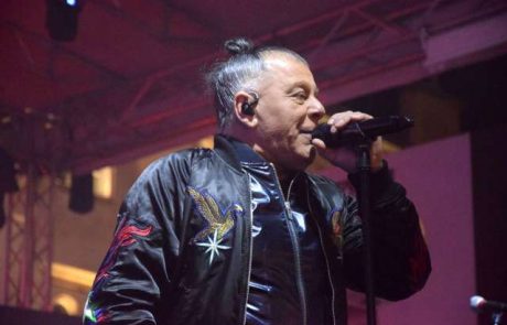 Tragična vest: Nepričakovano umrl Aki Rahimovski, pevec skupine Parni valjak