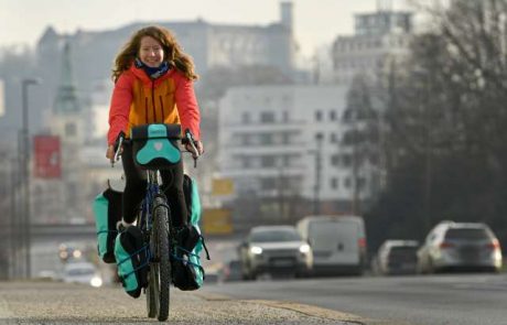 Pogumna Norvežanka, ki kolesari iz Južne Afrike do Norveške, bo v naslednjih dveh tednih kolesarila tudi preko Slovenije