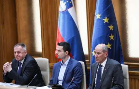 Sodišče: Janševa vlada neutemeljeno skrivala mnenja zakonodajne službe