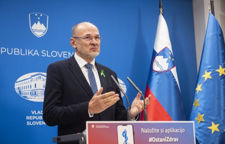 Slovenci ne zaupamo ministrom in politikom, ko gre za epidemijo