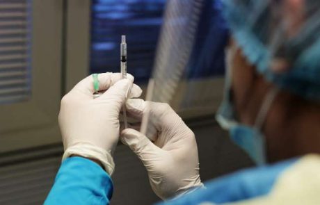 Po Sloveniji se nadaljuje cepljenje starejših od 80 let