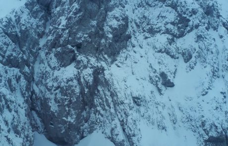 Na pobočju gore Prisojnik v Julijskih Alpah so v soboto našli moško truplo