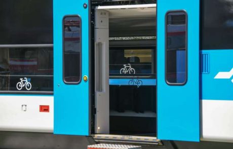 Z današnjim dnem je potnikom na voljo nova direktna železniška povezava z Dunaja prek Ljubljane do Trsta in nazaj