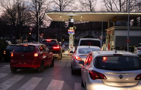Gneča na slovenskih bencinskih črpalkah zaradi napovedanih podražitev