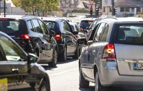”Slovenija bo letos stala, cestno omrežje ne prenese takega števila avtomobilov…” Kdaj bo najhuje?