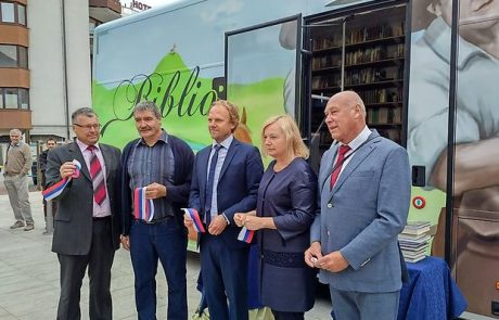 Knjižni molji dočakali nov bibliobus