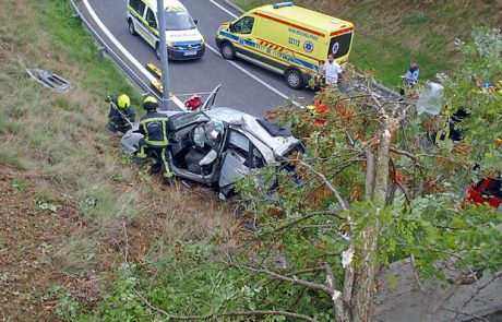 Voznica je z avtom “poletela” na hitro cesto