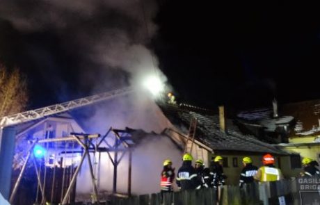 FOTO: V Mariboru zjutraj zagorel 15 kvadratnih metrov velik objekt