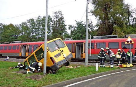 Reševali kar 87 ljudi (foto)