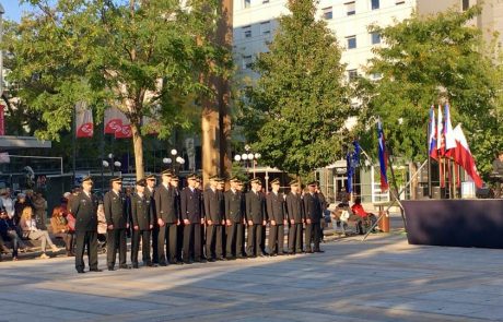 FOTO in VIDEO: Gardisti Slovenske vojske navdušili na Trgu Leona Štuklja