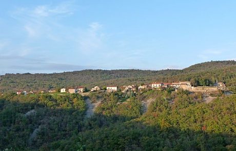 Občino toži za 20 tisočakov