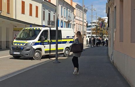 V kabinetu Popoviča prejeli pismo z belim prahom